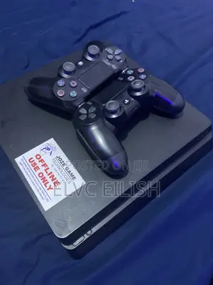 Play Station 4 Slim