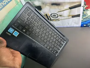 Laptop Asus Transformer Book Flip TP200SA 4GB Intel Celeron SSD 60GB