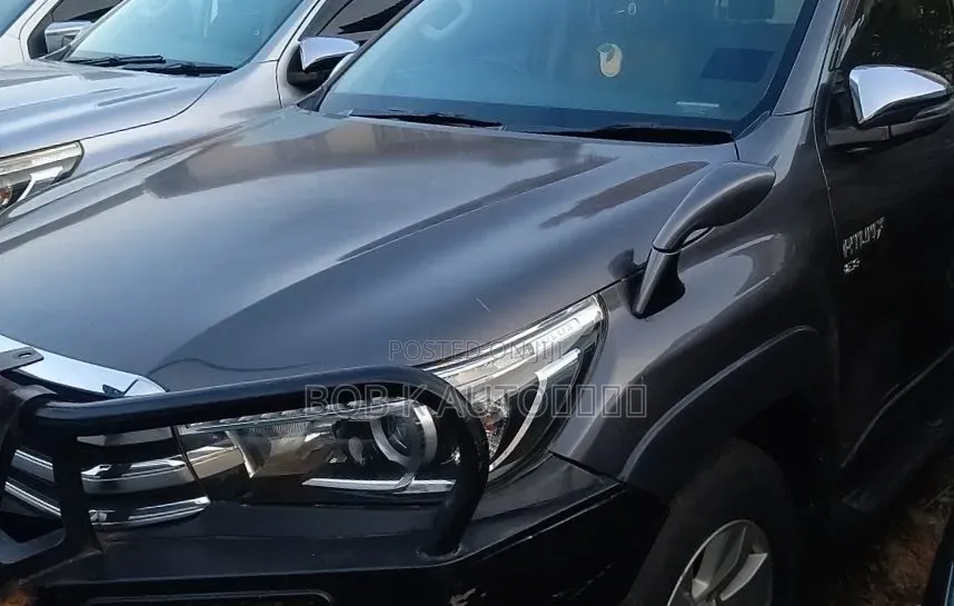 Toyota Hilux 2018 Gray