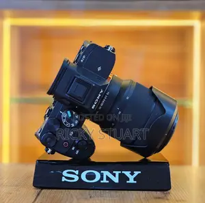 Sony Alpha 7 IV Full-Frame Mirrorless Camera With 28-70mm Lens
