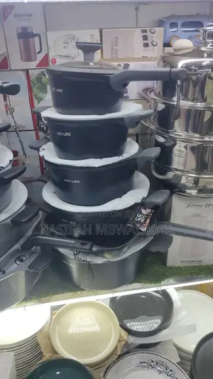 Set of 5 Non Stick Sauce Pans With Glass Covers