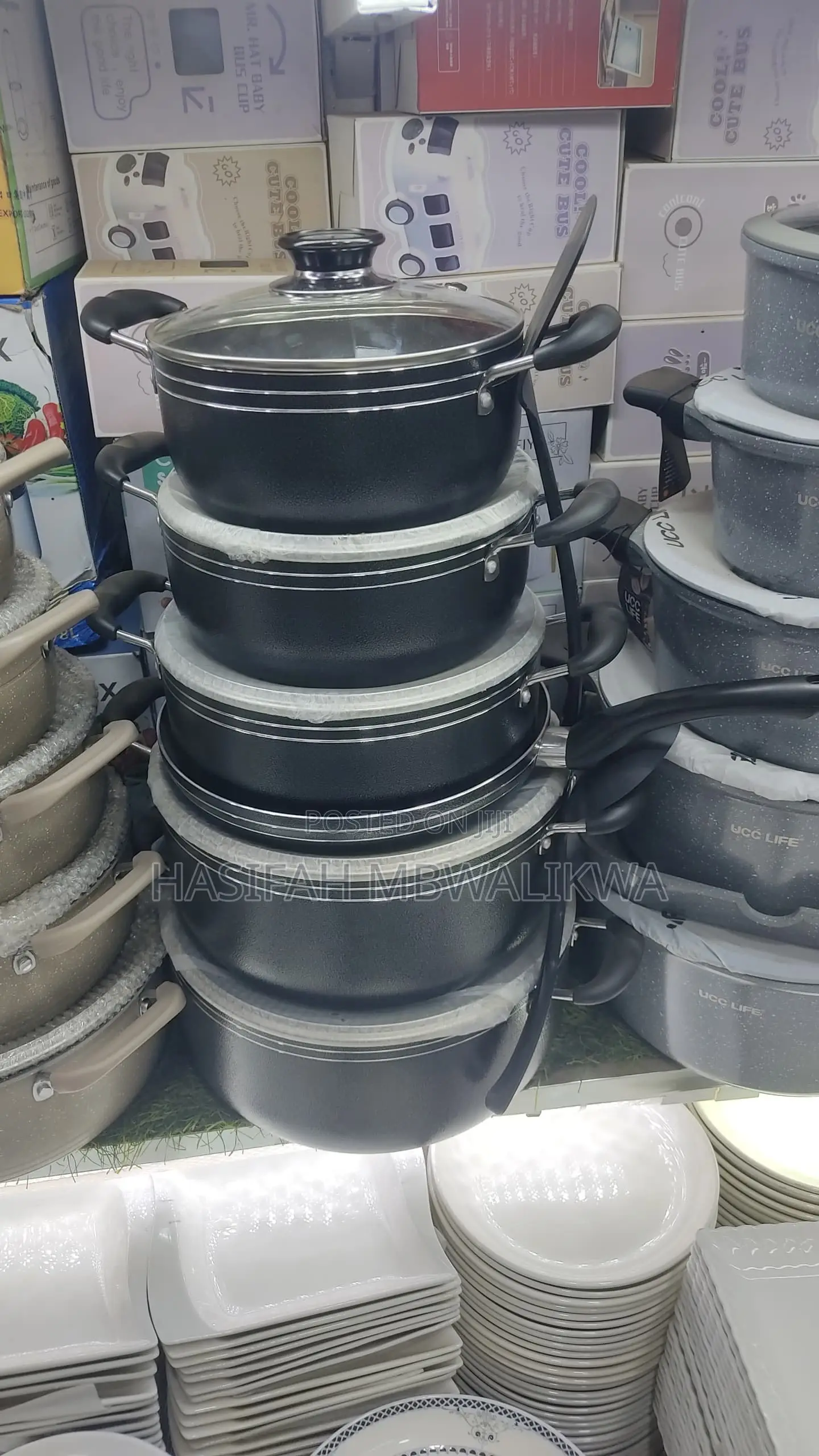 Set of 6 Black Non Stick Sauce Pans With Frying Pan