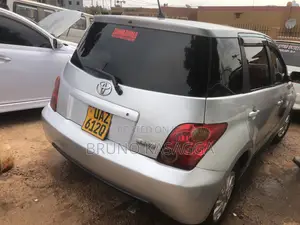 Toyota IST 2002 Silver