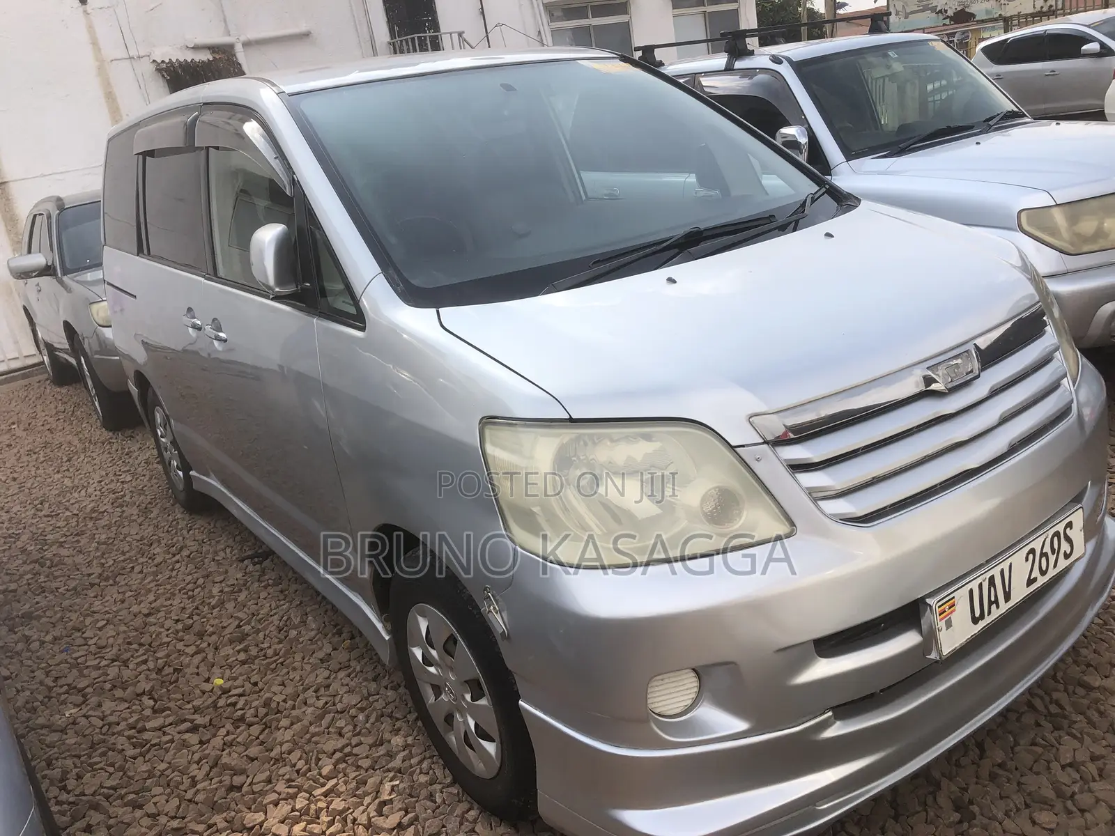 Toyota Noah 2002 Silver