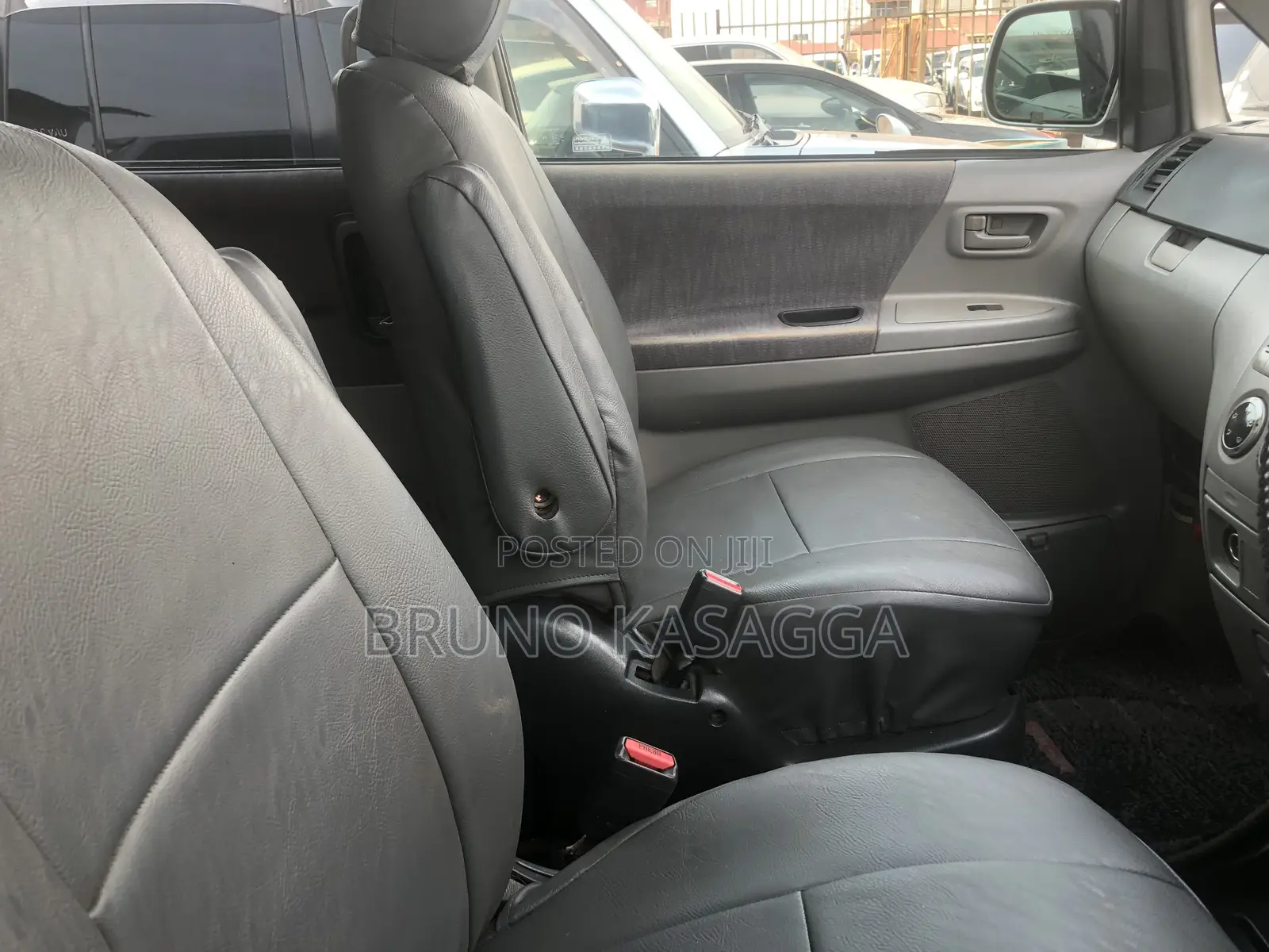 Toyota Noah 2002 Silver