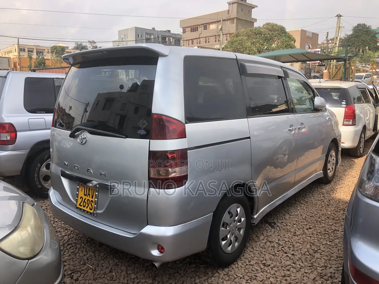 Toyota Noah 2002 Silver