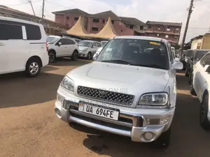 Toyota RAV4 1999 Silver
