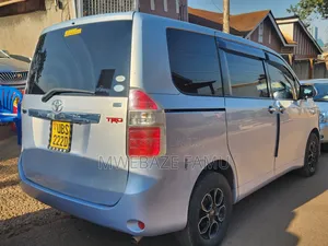 Toyota Noah 2010 Silver