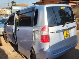 Toyota Noah 2010 Silver