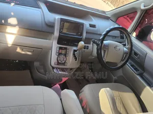Toyota Noah 2010 Silver