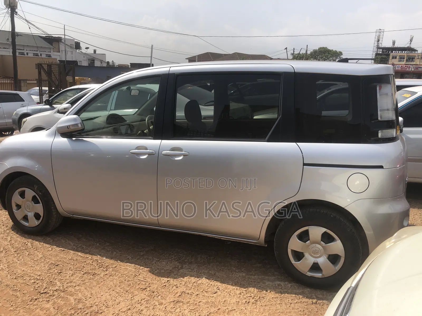 Toyota Sienta 2011 Silver
