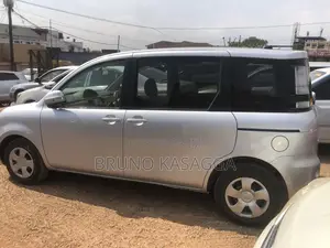 Toyota Sienta 2011 Silver