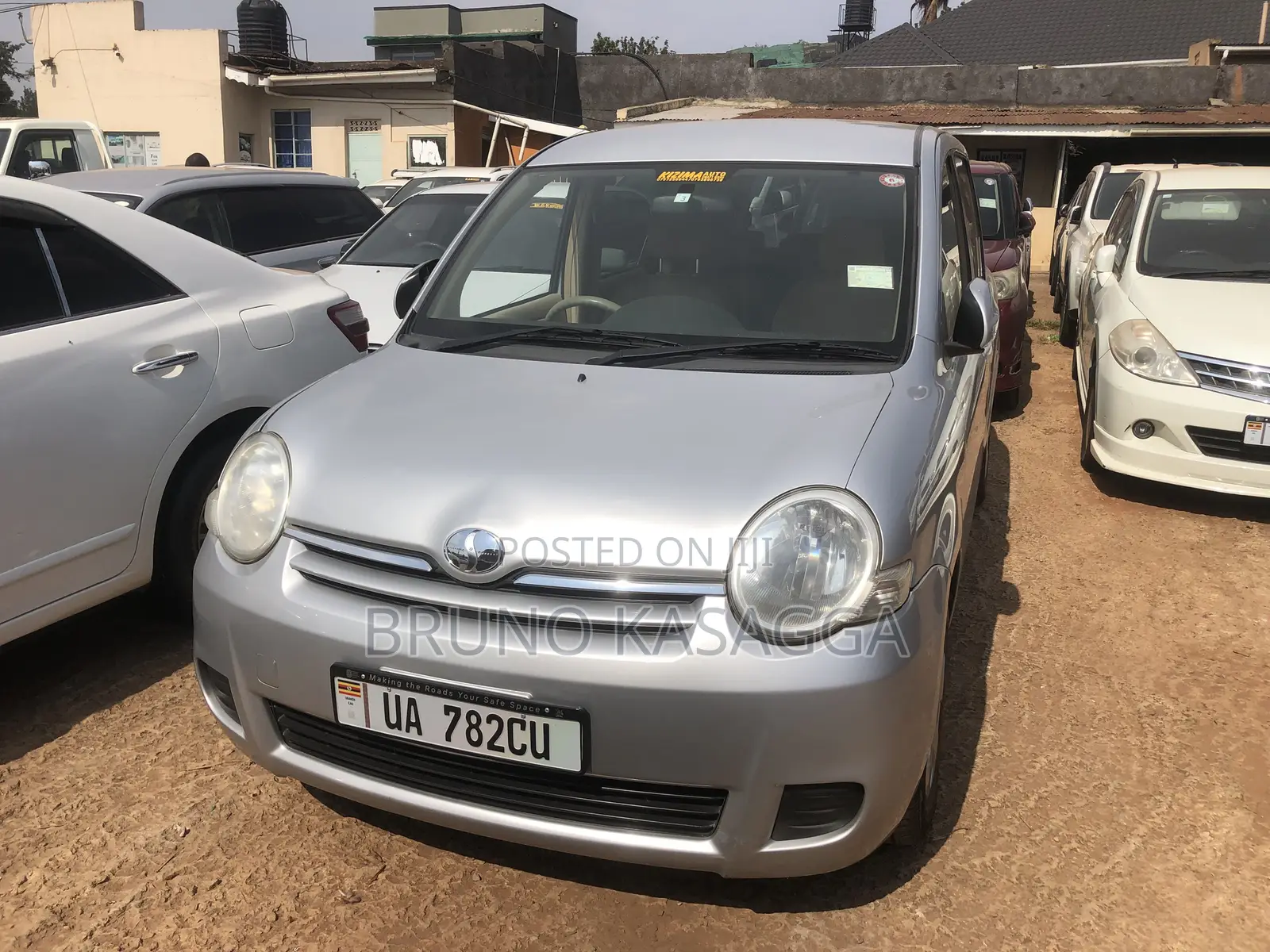 Toyota Sienta 2011 Silver