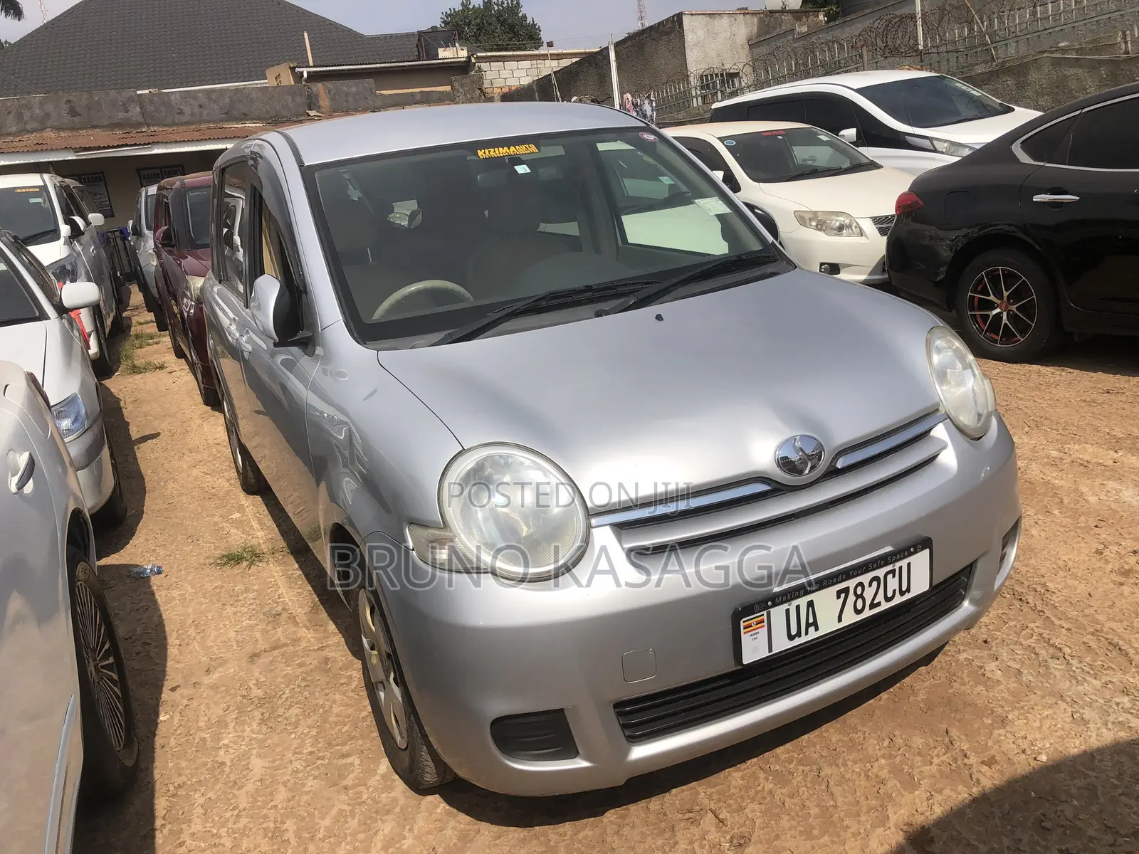 Toyota Sienta 2011 Silver