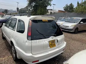 Toyota Carib 2000 White