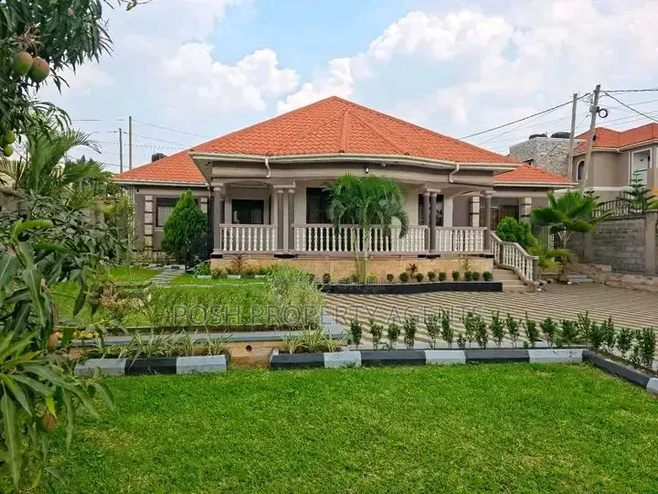 4bdrm Bungalow in Lweza, Central Division for rent