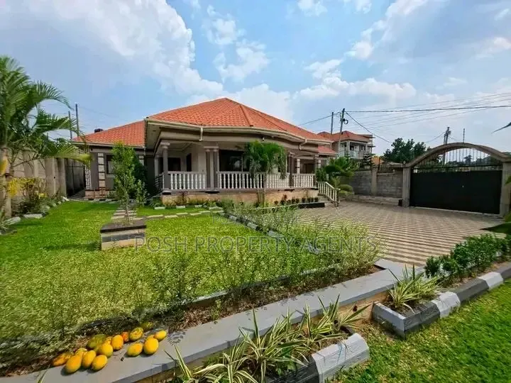 4bdrm Bungalow in Lweza, Central Division for rent