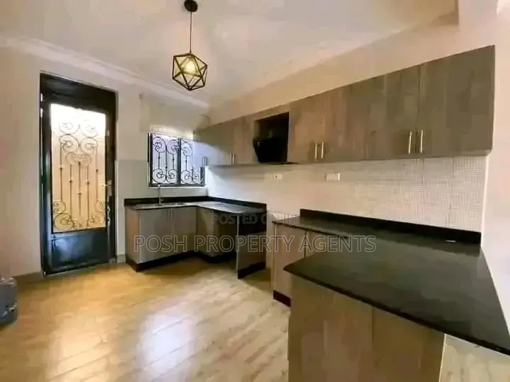 4bdrm Duplex in Lweza Entebbe Road, Central Division for rent