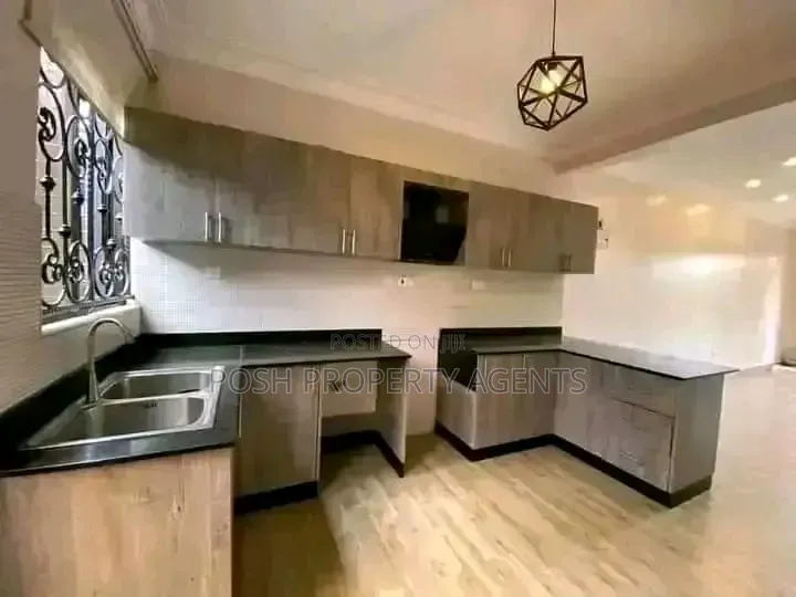 4bdrm Duplex in Lweza Entebbe Road, Central Division for rent