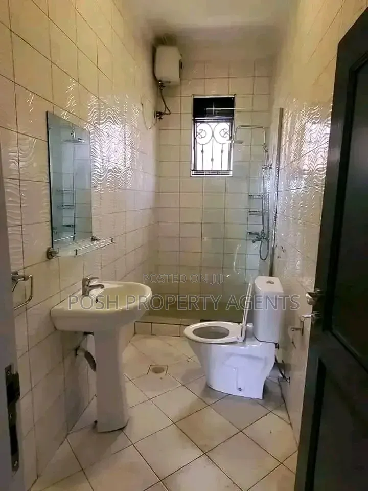 4bdrm Duplex in Lweza Entebbe Road, Central Division for rent