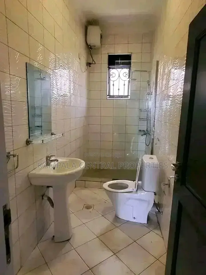 4bdrm Duplex in Lweza Entebbe Road, Central Division for rent