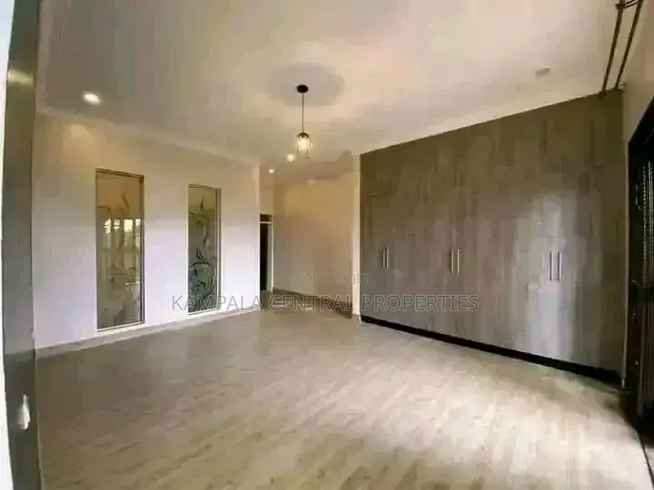 4bdrm Duplex in Lweza Entebbe Road, Central Division for rent