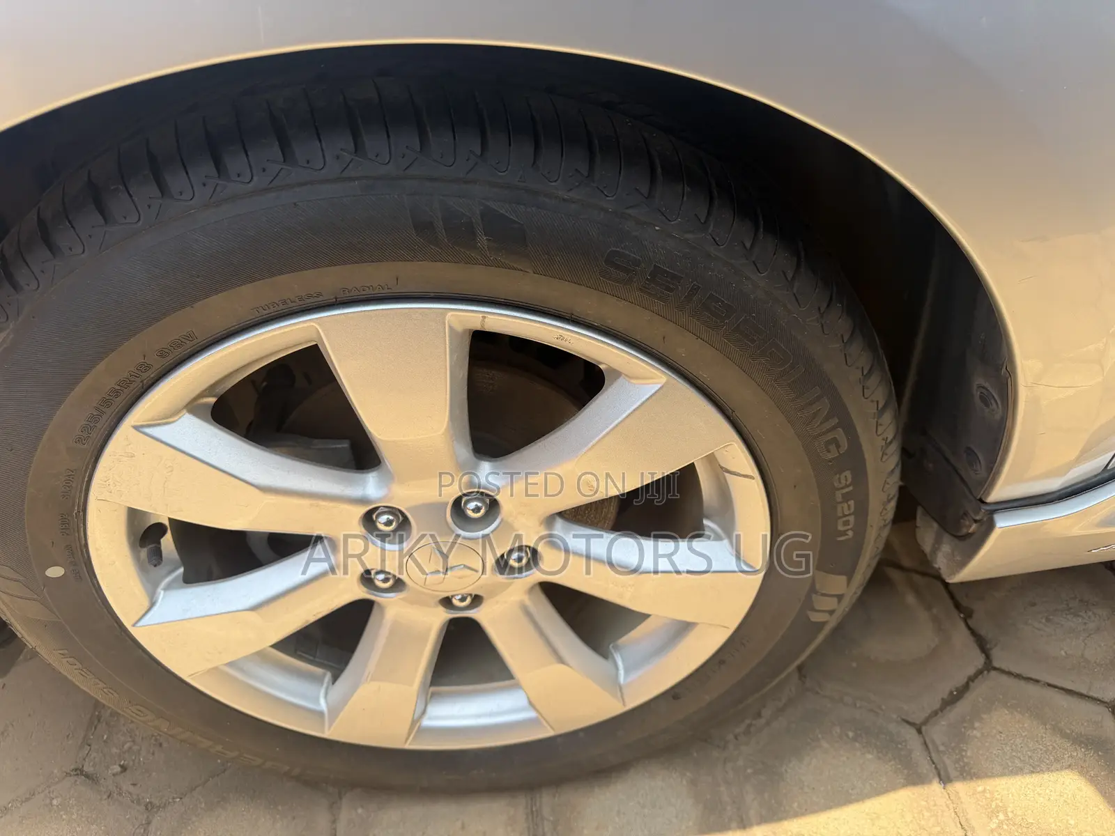 Mitsubishi Outlander SE 2012 Silver