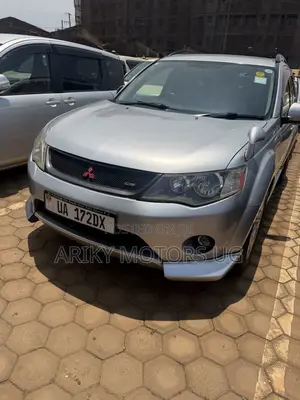 Mitsubishi Outlander SE 2012 Silver