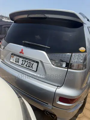 Mitsubishi Outlander SE 2012 Silver