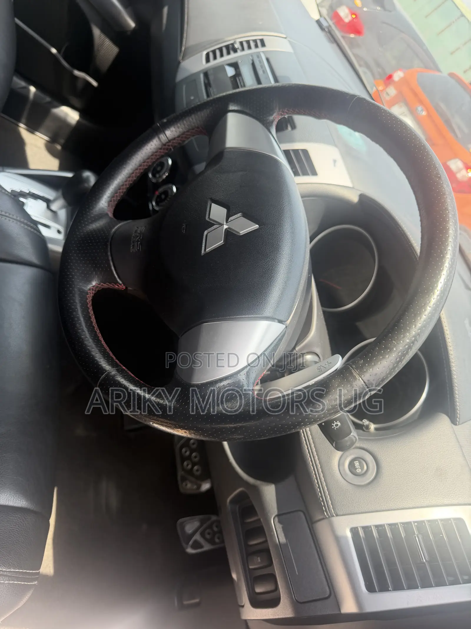 Mitsubishi Outlander SE 2012 Silver