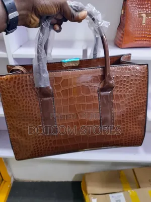 Women's Black Patent Leather Crocodile Pattern Handbag