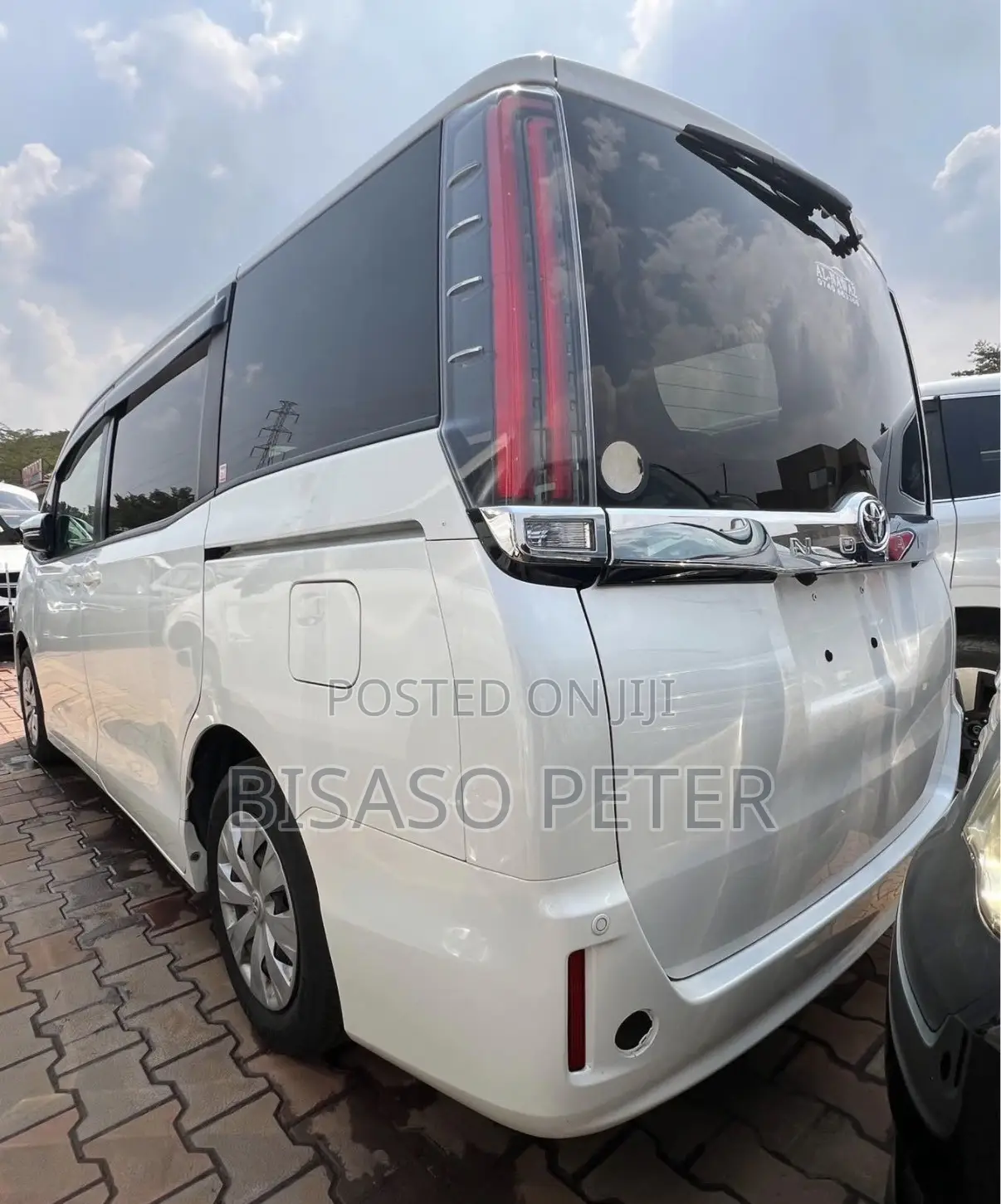 Toyota Noah 2018 White