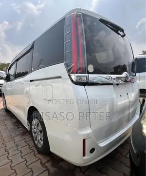 Toyota Noah 2018 White