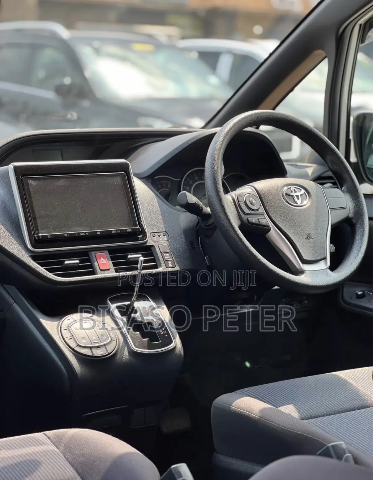 Toyota Noah 2018 White