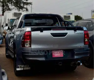 Toyota Hilux 2019 Silver