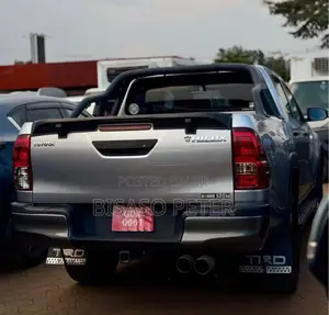 Toyota Hilux 2019 Silver