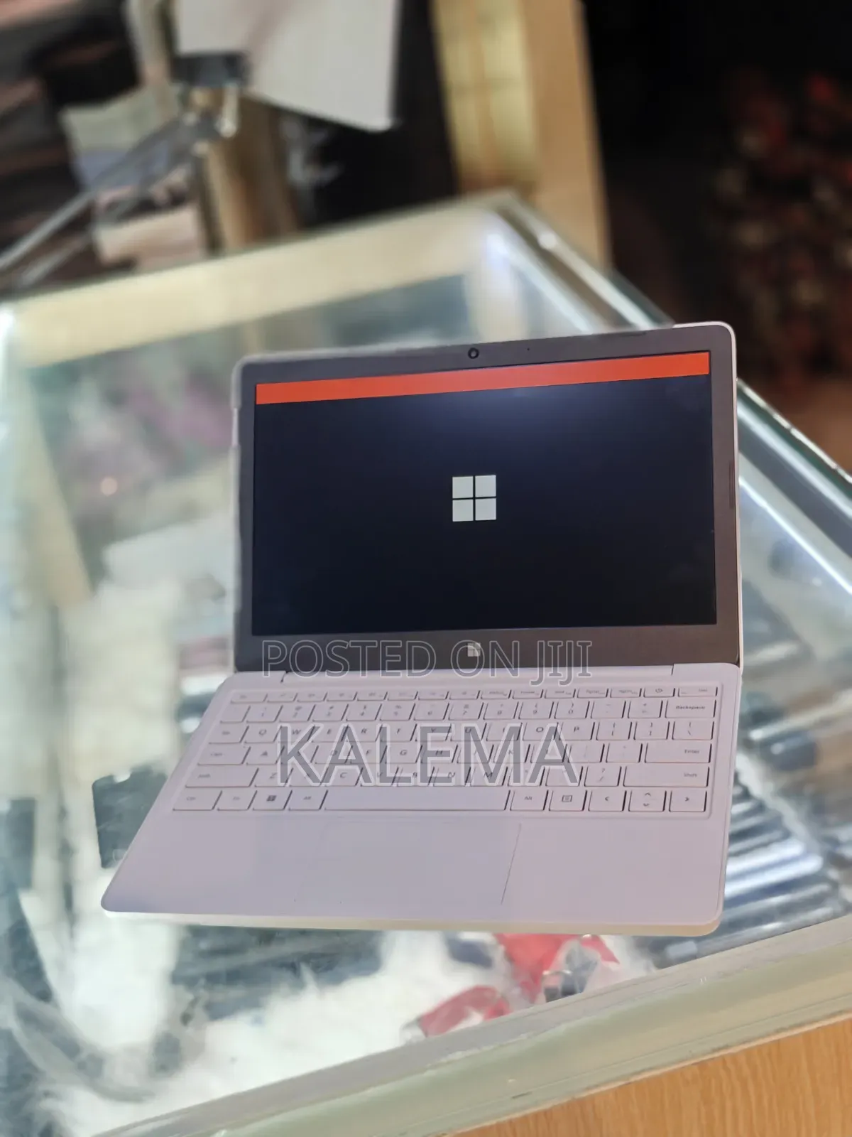 New Laptop Microsoft Surface Laptop SE 8GB Intel Celeron SSD 128GB