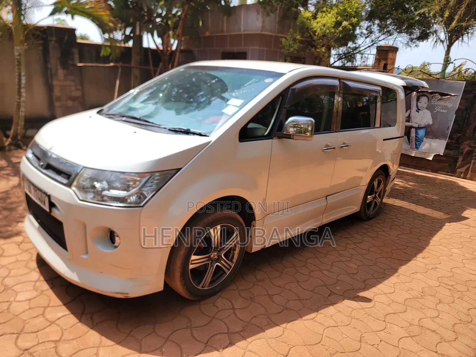 Mitsubishi Delica 2011 White