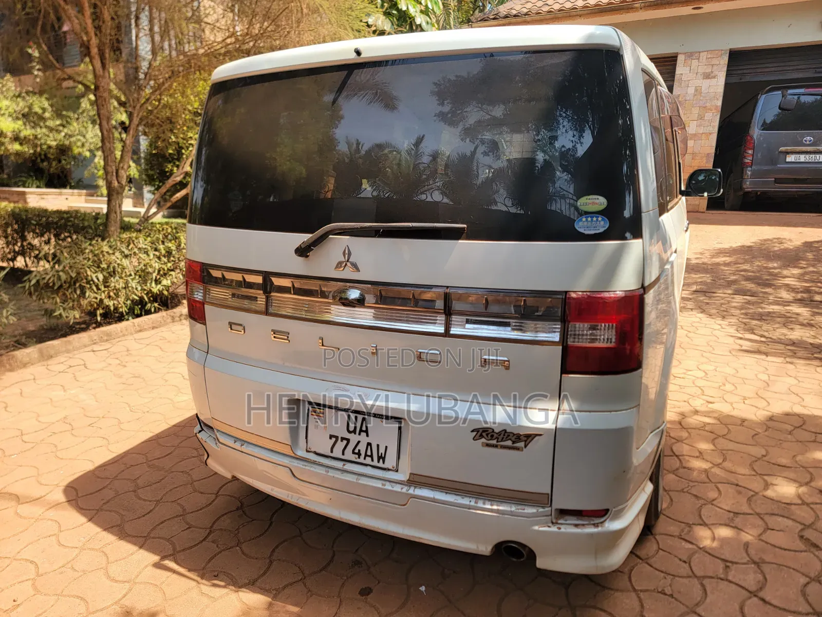 Mitsubishi Delica 2011 White