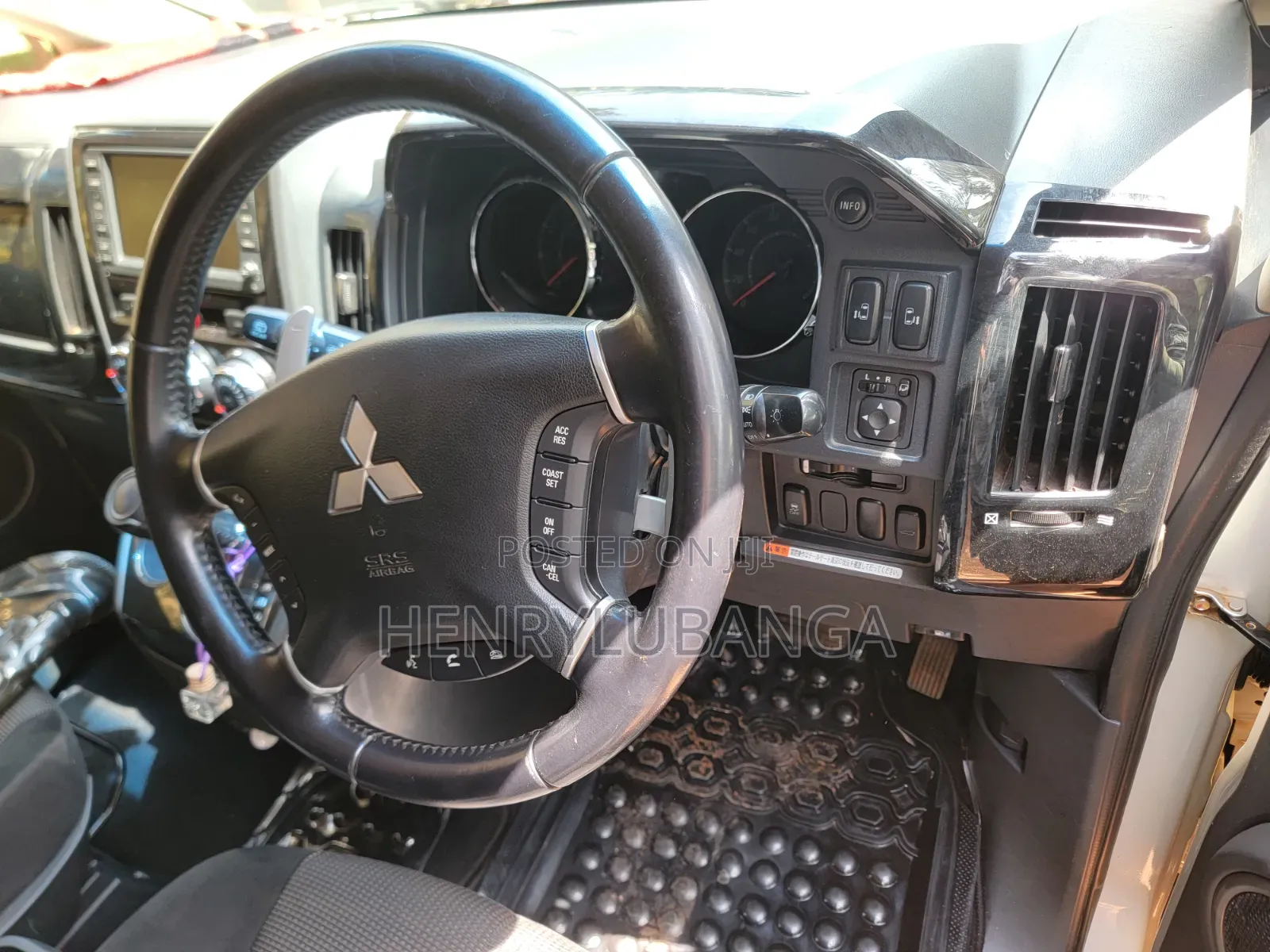 Mitsubishi Delica 2011 White