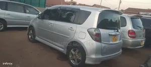 Toyota Ractis 2009 Silver