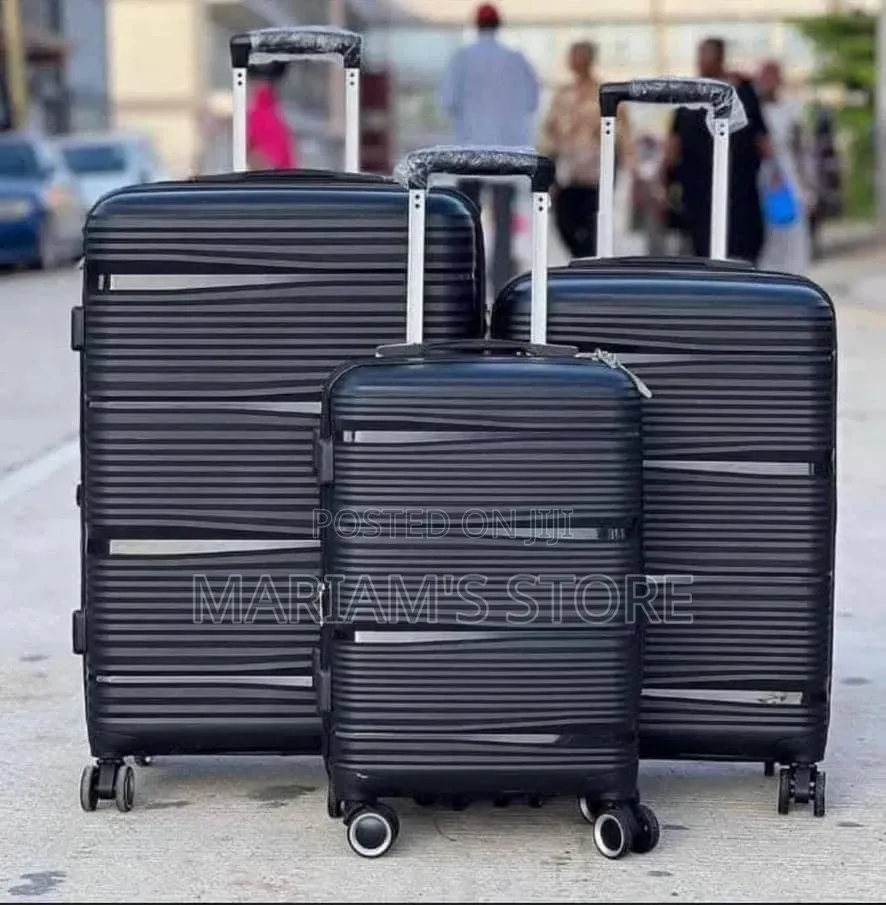 Set of Three Black Hardside Spinner Luggage Pieces