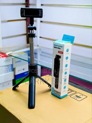 SF002 Adjustable Selfie Stick With Bluetooth Remote LED