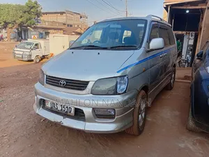 Toyota Noah 2001 Silver