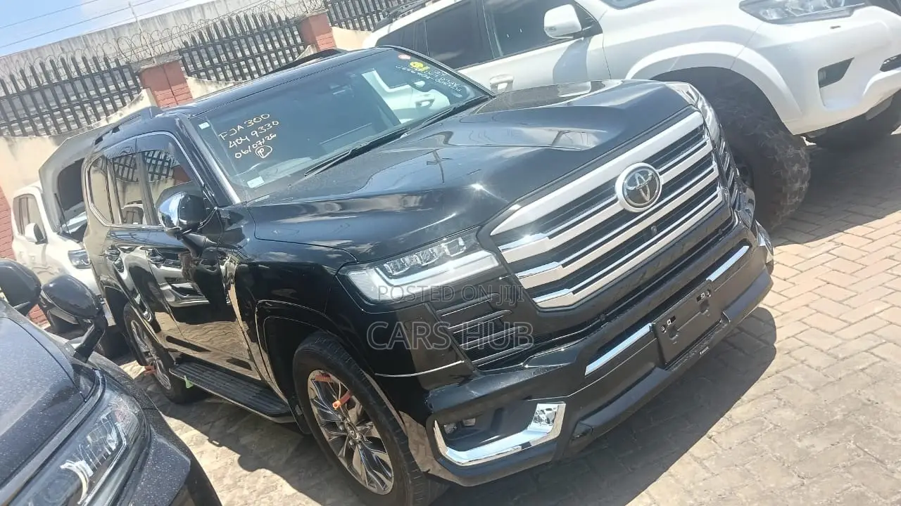 Toyota Land Cruiser LC300 2023 Black