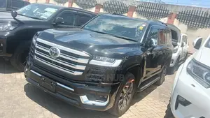 Toyota Land Cruiser LC300 2023 Black