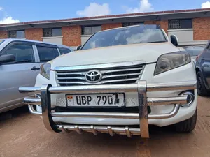 Toyota Vanguard 2011 White