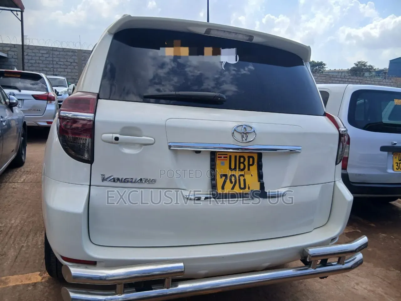 Toyota Vanguard 2011 White