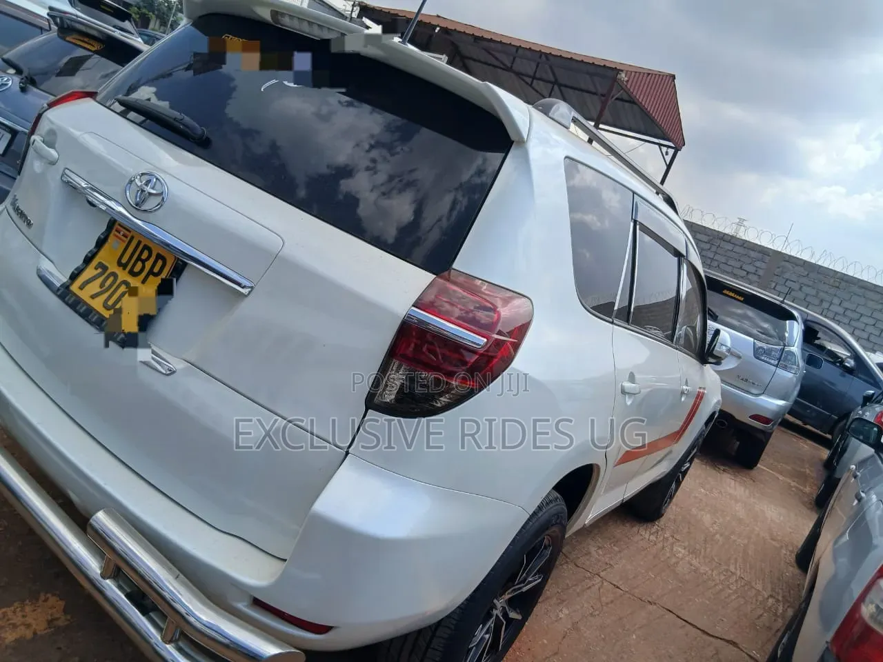 Toyota Vanguard 2011 White
