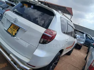 Toyota Vanguard 2011 White